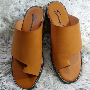 Seven women's size 10 st-germain toe strap slides